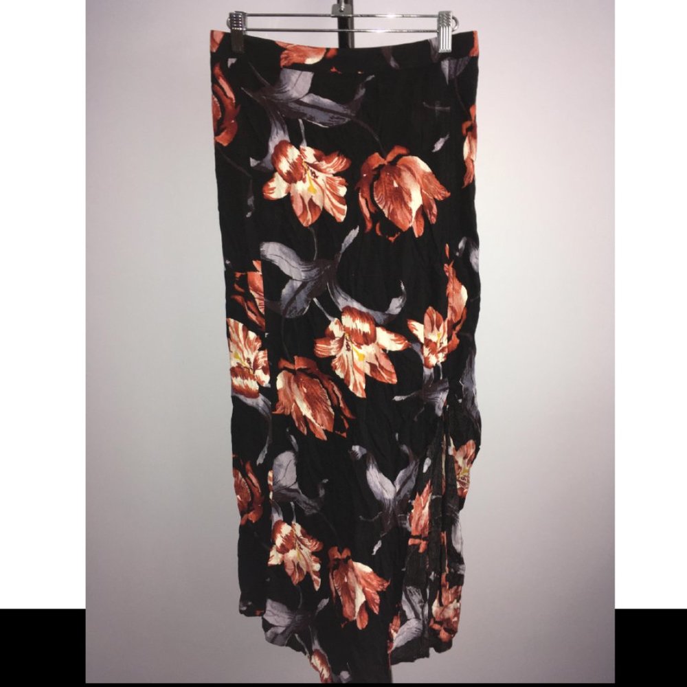 Forever 21 Contemporary Floral Long Skirt w/ Slit